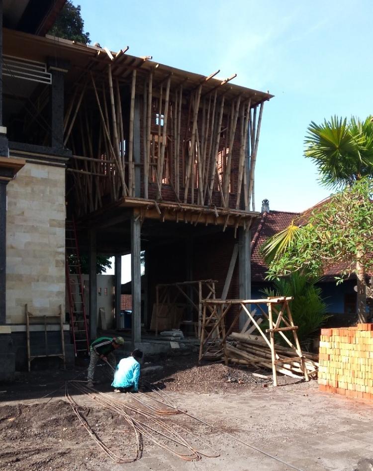 GEDUNG BUMDES HAMPIR 50% RAMPUNG