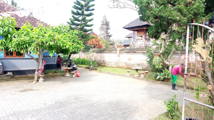 PAHLAWAN KEBERSIHAN DESA, TAHAN PANAS DAN HUJAN