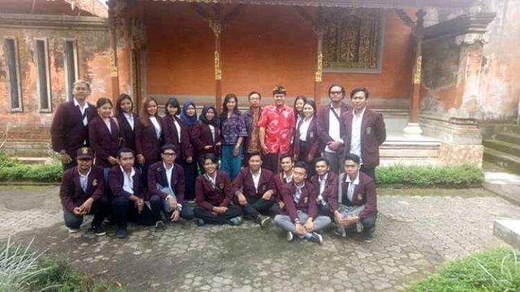 PERBEKEL HADIRI UJIAN KKN MAHASISWA ISI DENPASAR