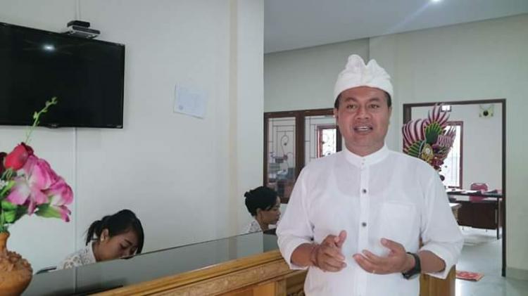 PERBEKEL SANGEH,Mari berpakaian adat dan berbahasa bali