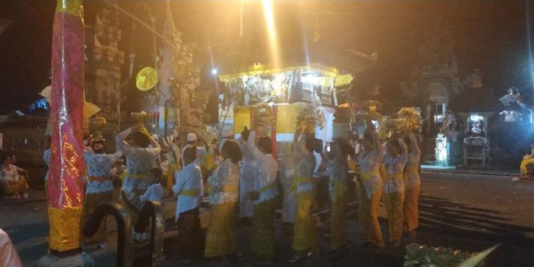 PIODALAN RING PURA DESA BANJAR TEGAL GERANA, MENYATUKAN MASYARAKAT