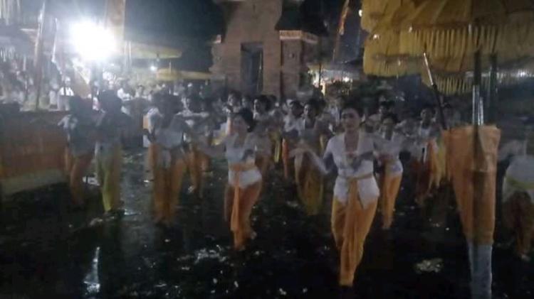 PKK MULUK BABI, BELUS LICITAN