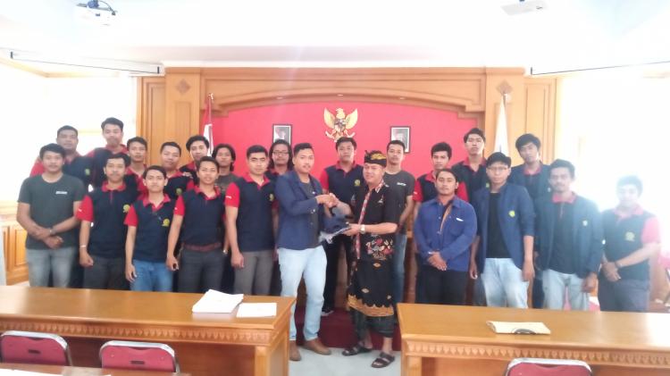 Perbekel I Made Werdiana SH, tutup KKN Mahasiswa UNUD di Desa Sangeh