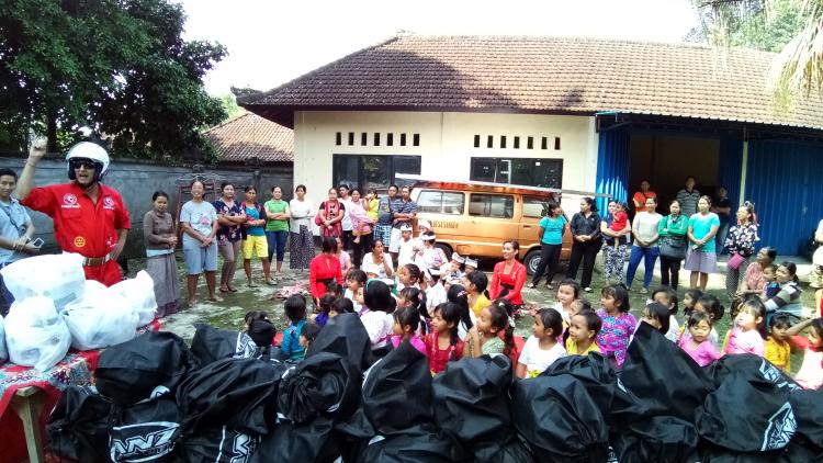 SOSIALISASI DAN HELM GRATIS BAGI ANAK-ANAK TK SRIKANDI "Karena Kepala Lebih Mahal Dari Helm"