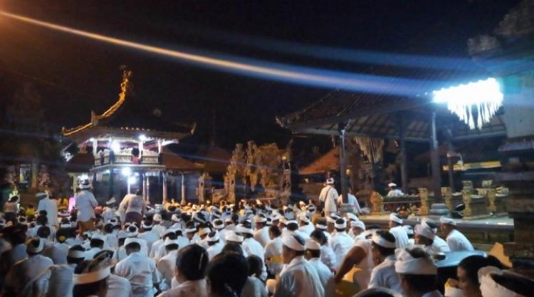 TRADISI "NUNAS ICE SASIH KENEM" DI DESA GERANA