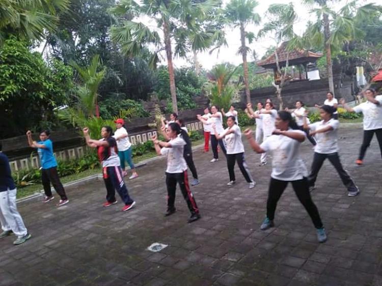 Tim Penggerak PKK Desa Adakan acara Latihan Senam Poco-Poco