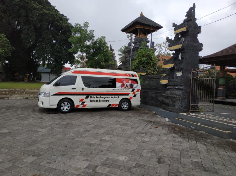 Ambulan Disiagakan Pada Acara Kemah Peserta Pelestari Budaya Kabupaten Badung di Desa Sedang