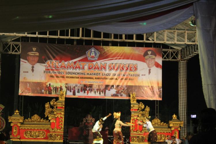 Antusias Penonton Mengibing Joged