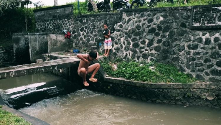 Awas! Bahaya Mandi di Sungai Saat Musim Hujan