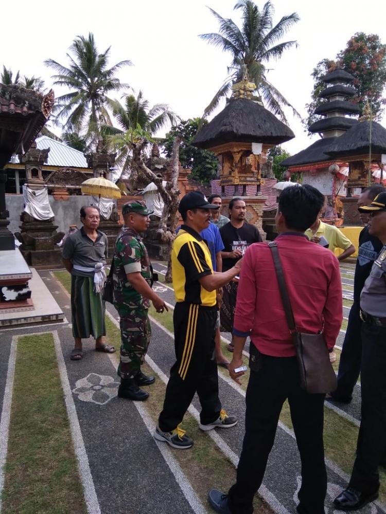 Babinkamtibmas Desa Sedang Selidiki Lokasi Pembobolan  Pura Dalem Solo