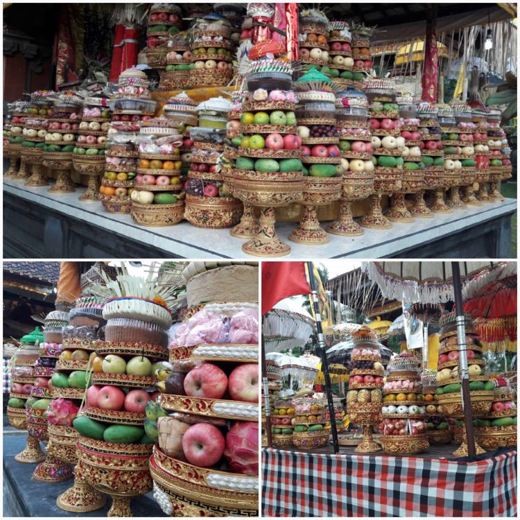 Bakti Kepada Ida Bhatara, Gebogan Berjejer Rapi