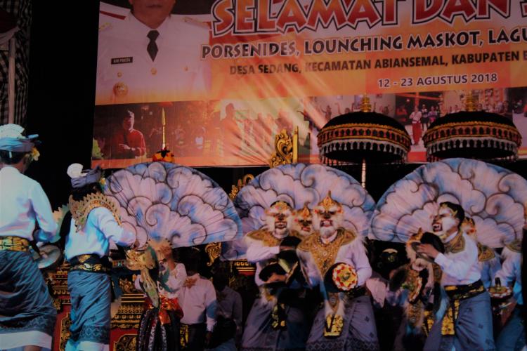 Berbagai Properti Lengkapi Penampilan Gemilang Sekha Baleganjur Br.Sigaran Desa Sedang