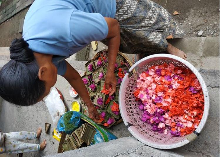 Galungan Sepekan Lagi, Masyarakat Mulai Sibuk Persiapkan Bebantenan