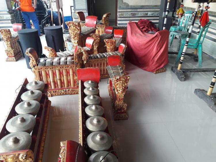 Gambelan Sekee Gong Anusapati Dibersihkan Menjelang Otonan