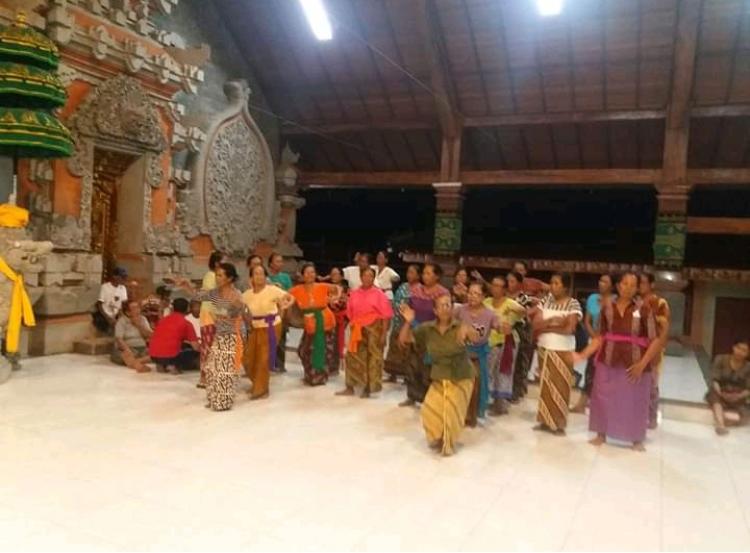 Giat Latihan Lansia Wherda Luih Dalam Ajegkan Tradisi