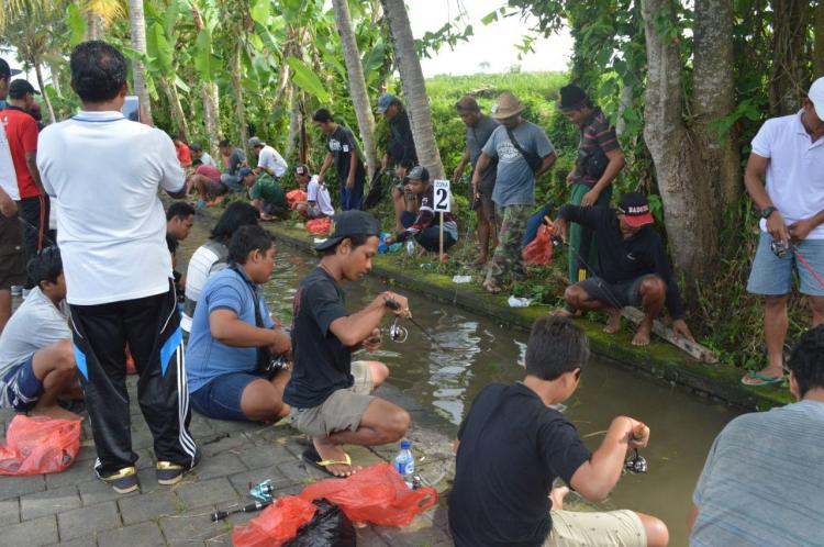 Ikut Lomba Memancing, Dapat Menghilangkan Stres