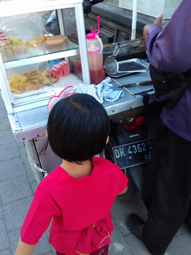 Jangan Jajani Anak Kecil Sembarangan