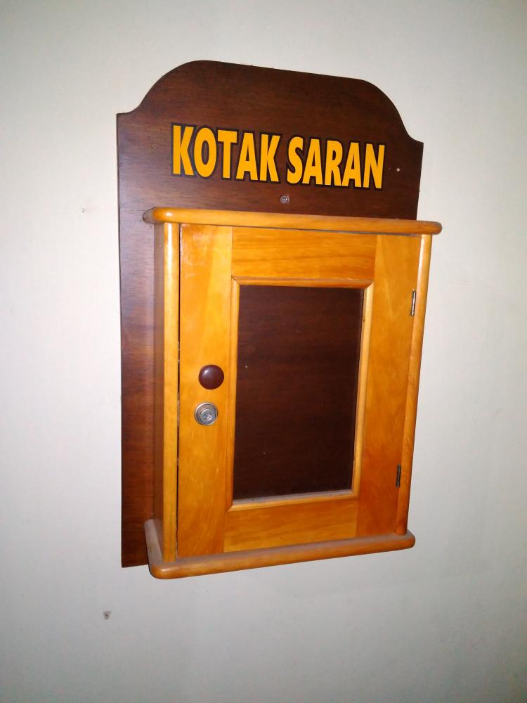 KOTAK SARAN DI KANTOR PERBEKEL DESA SEDANG