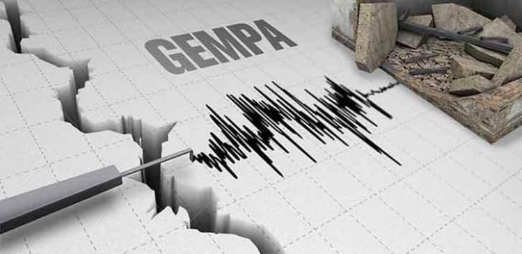 Kembali Diguncang Gempa, Sejumlah Masyarakat Desa Sedang Berhamburan Keluar Rumah