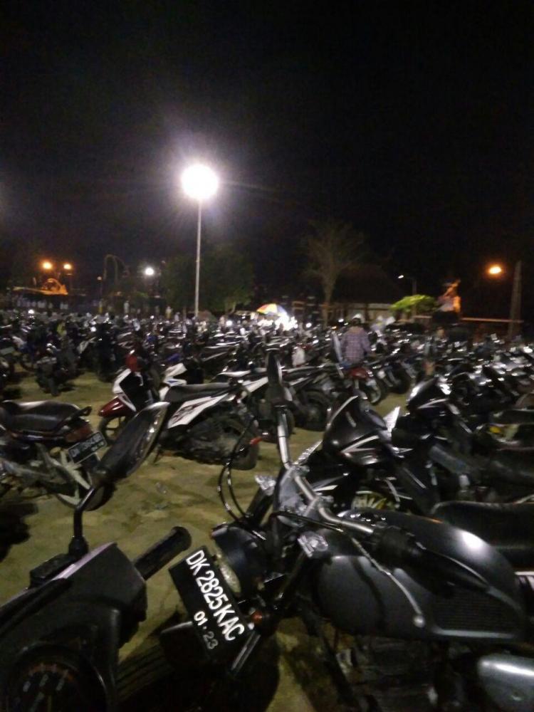 Kendaraan Warga Yang Parkir Tertata Rapi