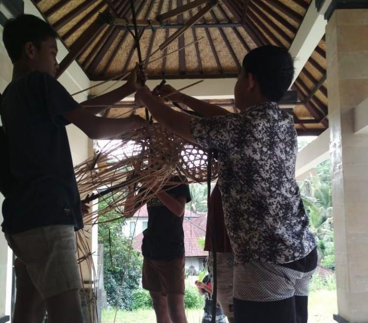 Kreativitas Pembuatan Ogoh-ogoh di Desa Sedang