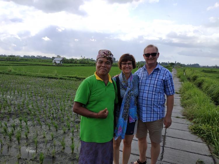 Kunjungan Wisatawan Asing di Desa Sedang