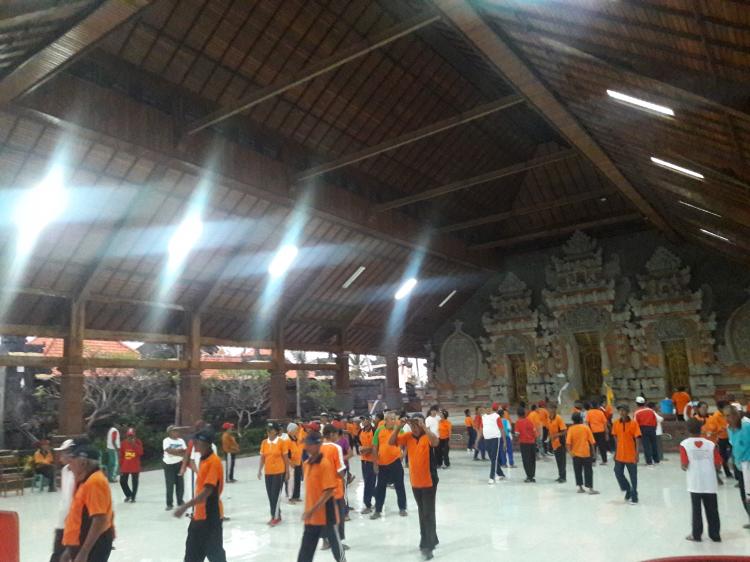 Lansia Werdha Luih Rutinkan Senam Setiap Hari Minggu