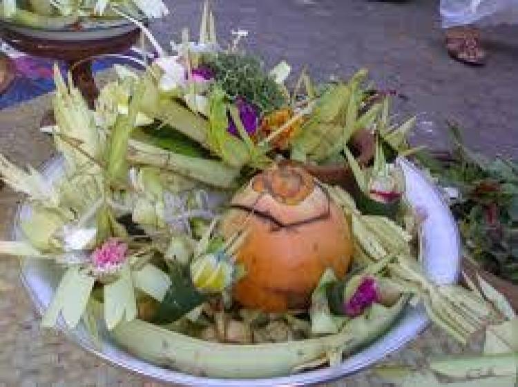 MEMAKNAI HARI SUGIAN BALI DI DESA SEDANG