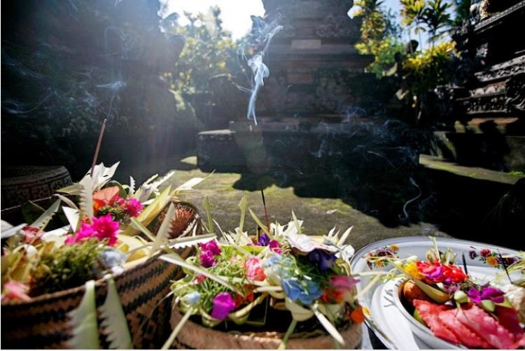 Makna Hari Suci Saraswati dengan Hari Suci Pagerwesi