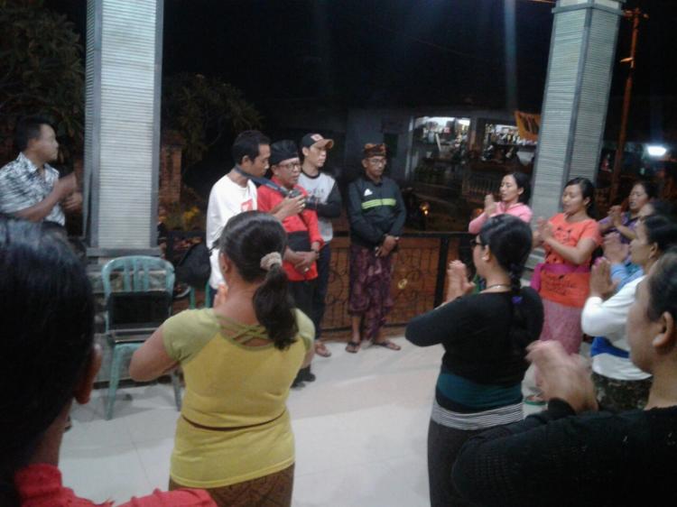 Melihat Perkembangan KUR, Perbekel Kunjungi Saat Latihan.