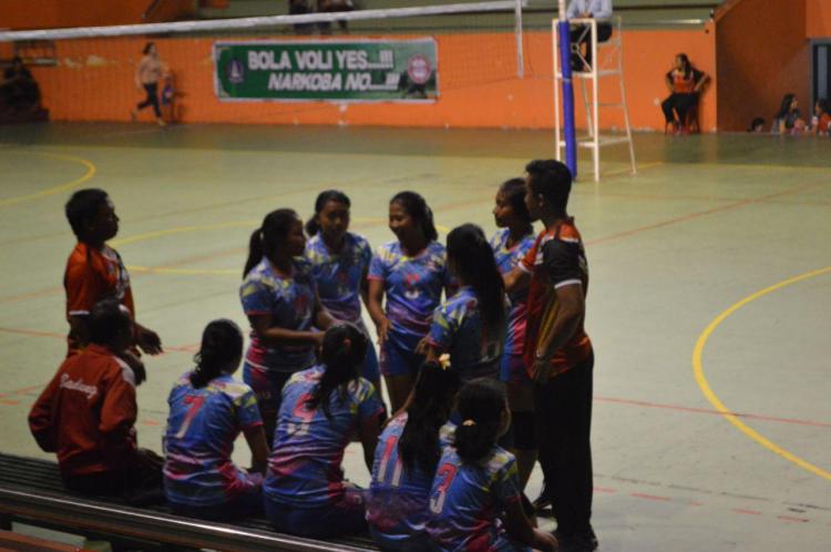 Mengalahkan PBVSI Badung, Por Sedang melaju ke Semi Final