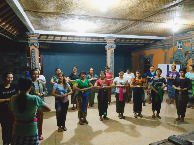 Menyambut Porsenides dan Ultah Desa Sedang, PKK Br.Aseman Latihan KUR Rutin Setiap Minggunya