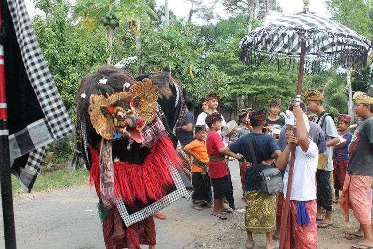 NGELAWANG BARONG, TRADISI YANG MULAI TENGGELAM