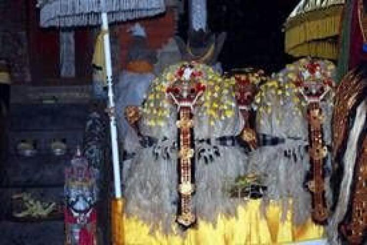 NGIRING SESUHUNAN PURA DALEM SOLO KE PURA DALEM SEMENYAR