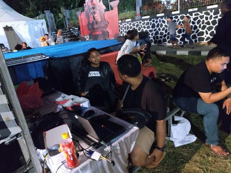 Orang-Orang Dibalik Suksesnya Pementasan Porsenides Desa Sedang 2018