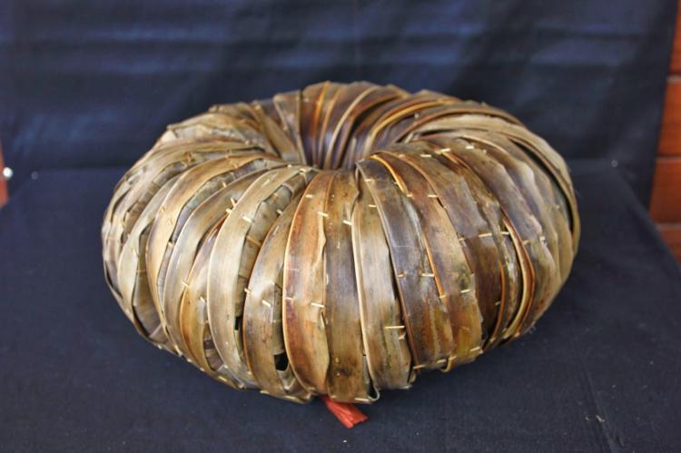 PENJUAL PERLENGKAPAN BANTEN RAMAI PEMBELI JELANG GALUNGAN DAN KUNINGAN