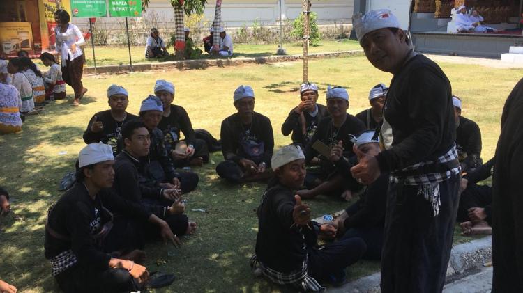 Paguyuban KandaPat Lakukan Penangkilan Di Pura Dalem Ped