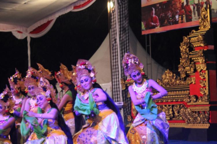 Para Kembang Desa Tarikan Tari Maskot Desa Sedang