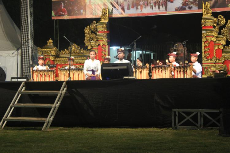 Parade Gender Wayang Oleh Anak - Anak Desa Sedang