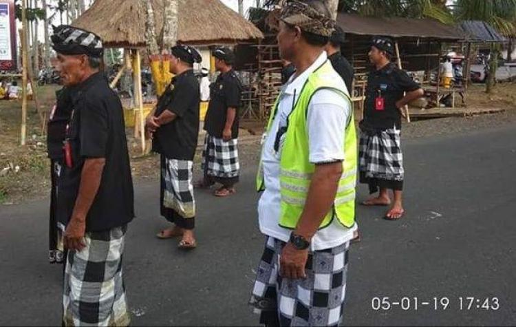 Pecalang Lakukan Pengamanan Upacara Melancaran