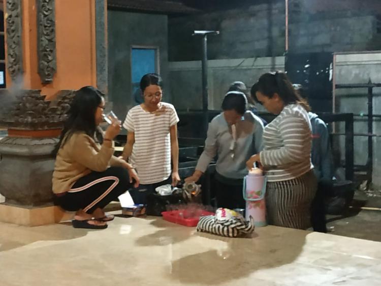 Pemuda dan Pemudi Stt.Semara Ratih Br.Aseman Desa Sedang Mempunyai Peran Masing-Masing  Dalam Persiapan Pengrupukan