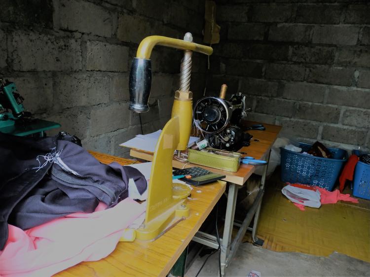 Pesanan Meningkat, Usaha Jahit Kebaya Kewalahan