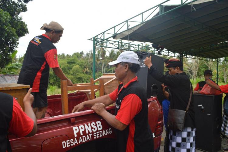Selesai Lomba, Panitia Langsung Mengembalikan Peralatan