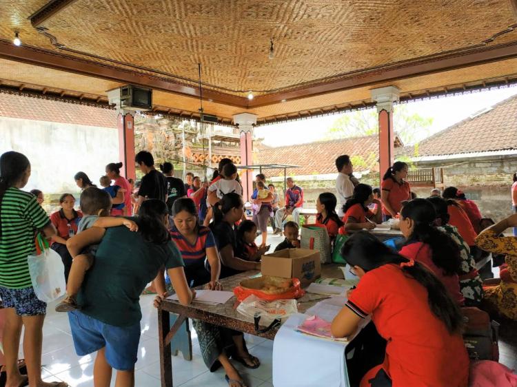 Suasana Posyandu di Banjar Sedang ramai dan kondusif
