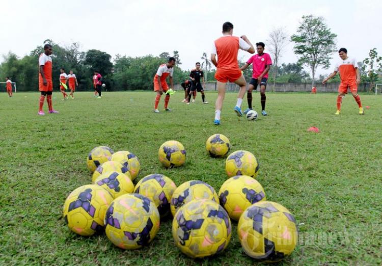TARGET JUARA! STT SEMARA RATIH GIAT LATIHAN SEPAK BOLA JELANG PORSENIDES