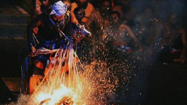 Tarian Sang Hyang Jaran merupakan Tari Sakral Yang Terdapat di Desa Sedang