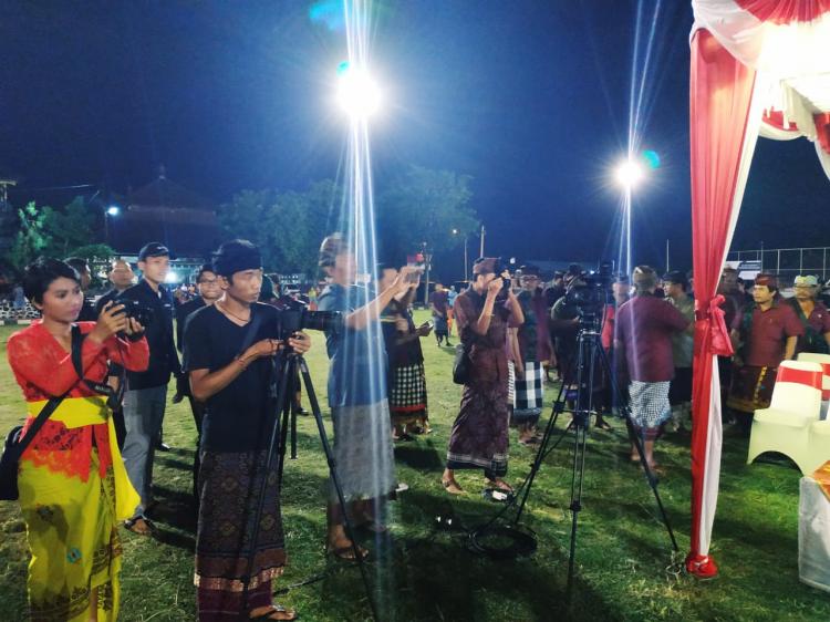 Tidak Hanya KIM Saja Namun masyarakatpun turut serta mengabadikan Setiap momen Porsenides Desa Sedang 2018.