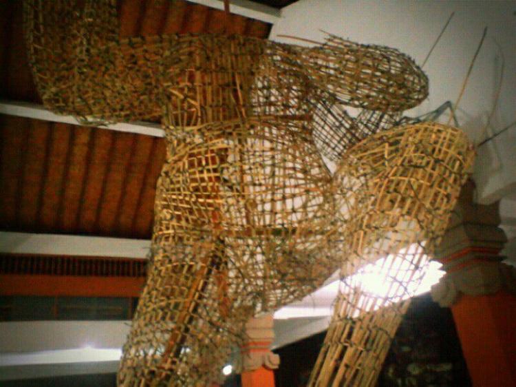 Tidak hanya ramah lingkungan, membuat ogoh-ogoh non sterofoam tingkatkan solidaritas dan kerjasama antar pemuda