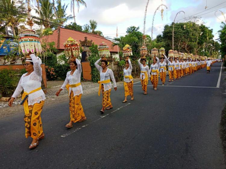 Tradisi Mapeed di Desa Sedang