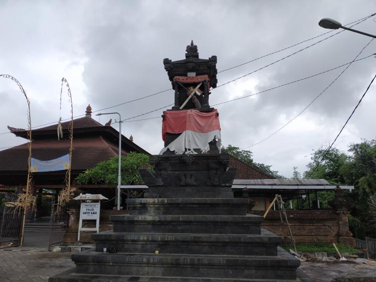 Tugu Pahlawan Berdiri Kokoh di Timur Desa Sedang